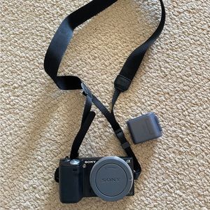 Sony NEX-5 camera body super mint condition